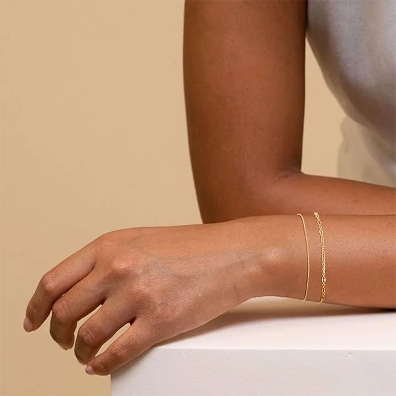 Pulseiras douradas para meninas adolescentes