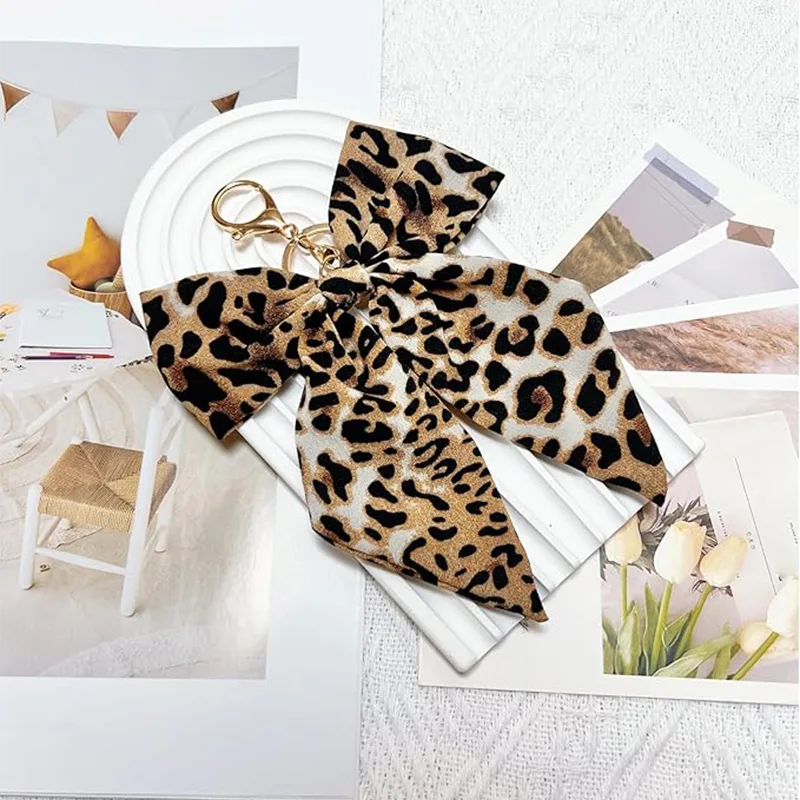 Amuleto de bolsa com estampa de leopardo