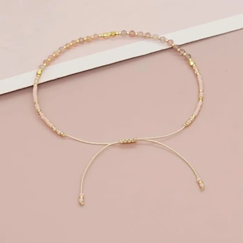 Pulseiras femininas de contas pequenas